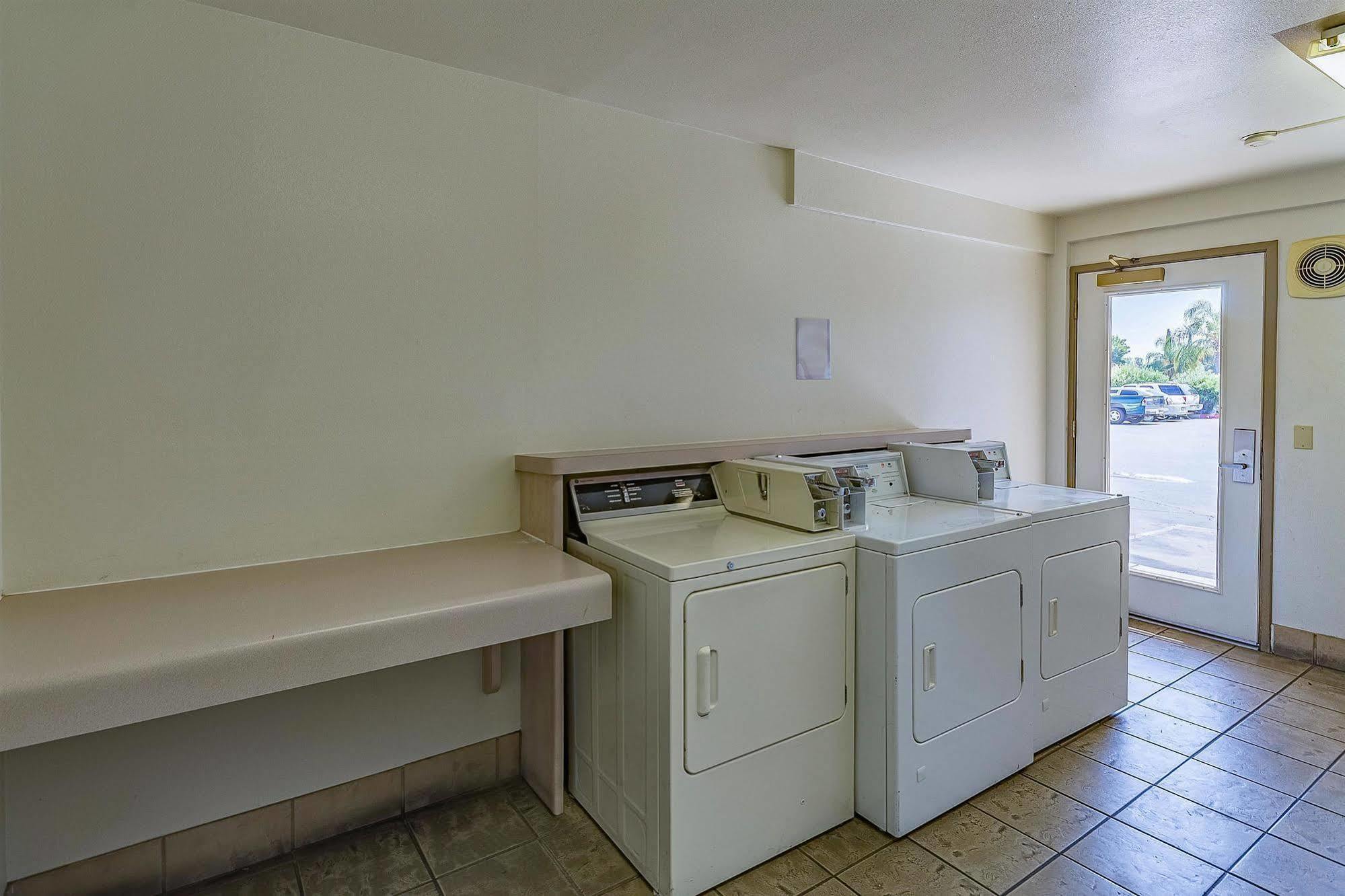 Motel 6-Fresno, Ca - Yosemite Hwy Екстер'єр фото